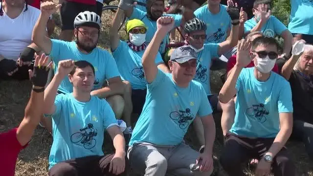 Son dakika haberi: Türk ve Kazak bisikletçiler Anıtkabir'e pedal çevirdi