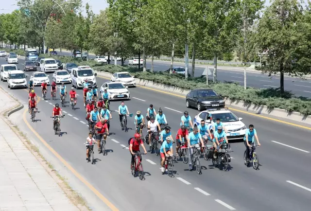 Son dakika haberi: Türk ve Kazak bisikletçiler Anıtkabir'e pedal çevirdi