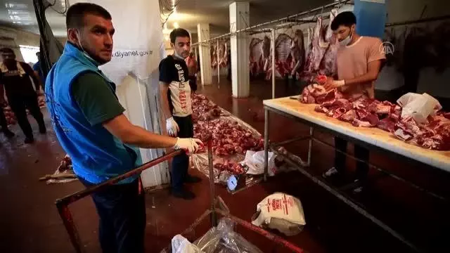 Türkiye'nin kurban yardımı Azerbaycanlıların yüzünü güldürdü Türkiye'nin kurban yardımı Azerbaycanlıların yüzünü güldürdü