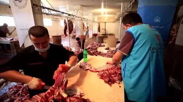 Türkiye'nin kurban yardımı Azerbaycanlıların yüzünü güldürdü
