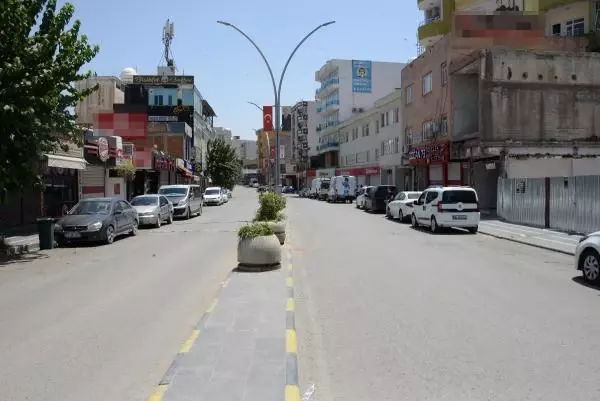 49 dereceyle Türkiye'nin sıcaklık rekorunun kırıldığı Cizre'de sokaklar bomboş kaldı 49 dereceyle Türkiye'nin sıcaklık rekorunun kırıldığı Cizre'de sokaklar bomboş kaldı