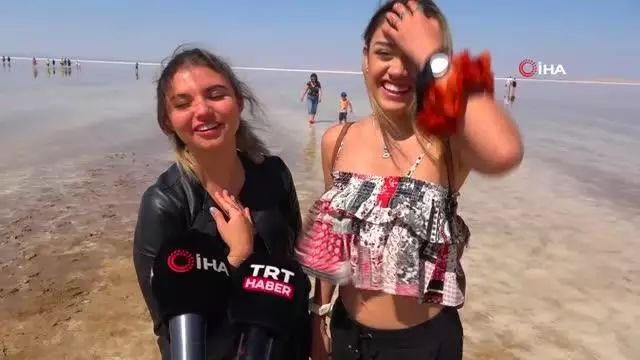 Son dakika haberleri! Tuz Gölü'nde yürüme turizmi bayramda da sahillerdeki yoğunluğu aratmadı