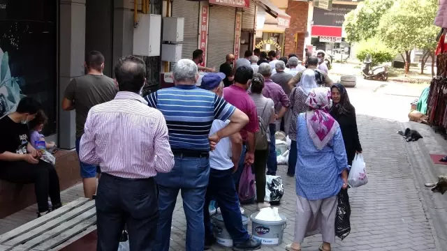 Ücretsiz olunca metrelerce kuyruk oluştu
