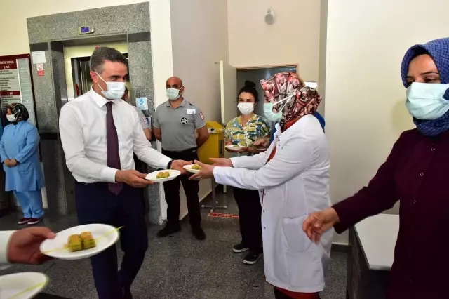 Vali Baruş'tan kolluk kuvvetleri ve sağlık çalışanlarına bayram ziyareti
