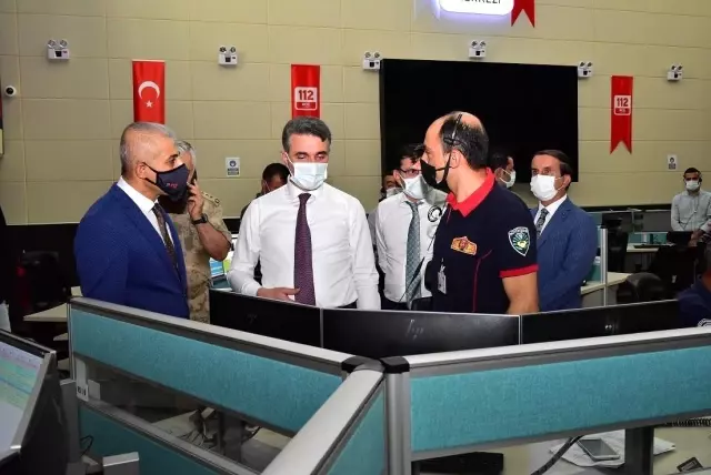 Vali Baruş'tan kolluk kuvvetleri ve sağlık çalışanlarına bayram ziyareti