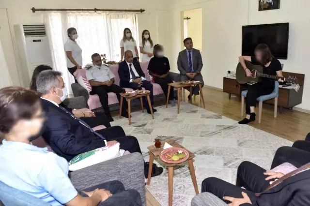 Vali Elban kimsesiz çocukları unutmadı