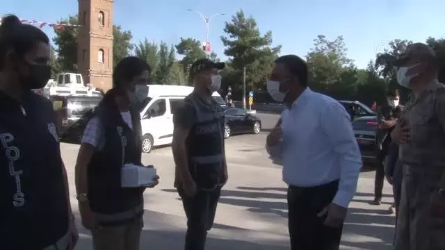 Son dakika gündem: Vali Osman Hacıbektaşoğlu güvenlik, sağlık ve itfaiye ekipleriyle bayramlaştı Son dakika gündem: Vali Osman Hacıbektaşoğlu güvenlik, sağlık ve itfaiye ekipleriyle bayramlaştı