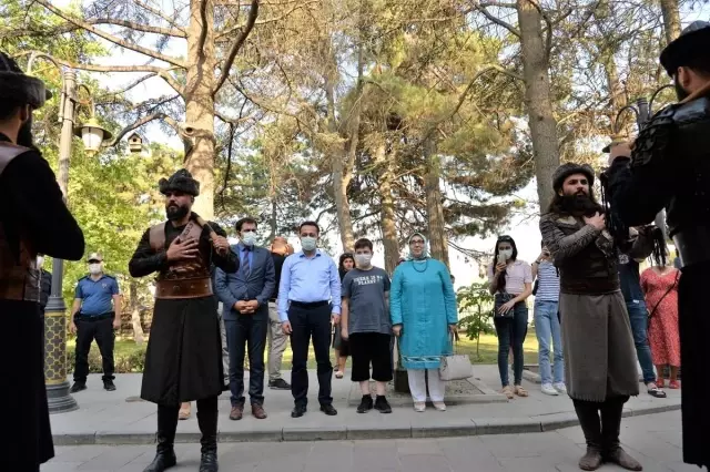 Vali Şentürk'ten Ertuğrul Gazi Türbesi'ne veda ziyareti
