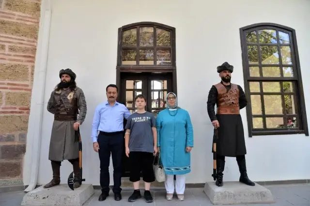 Vali Şentürk'ten Ertuğrul Gazi Türbesi'ne veda ziyareti