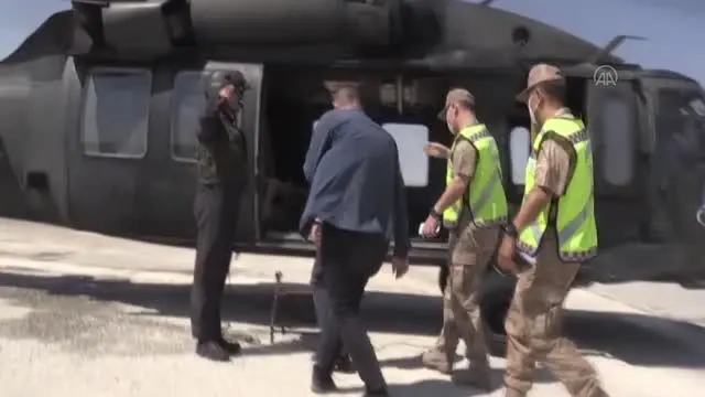 Vali Varol, helikopterle Ağrı-İran kara yolunda bayram trafiğini denetledi