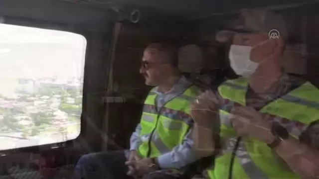 Vali Varol, helikopterle Ağrı-İran kara yolunda bayram trafiğini denetledi