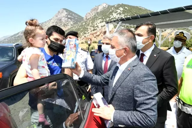 Son dakika haber | Vali Yazıcı, Çocuk Evleri Sitesi'nde kalan çocuklarla bir araya geldi
