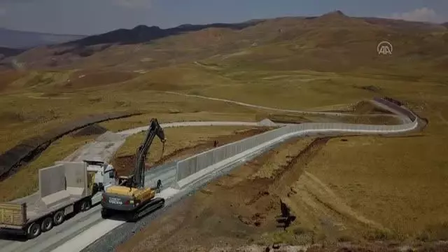 Van-İran sınırı beton duvar, hendek ve kulelerle 'geçilmez' olacak (1) Van-İran sınırı beton duvar, hendek ve kulelerle 'geçilmez' olacak (1)