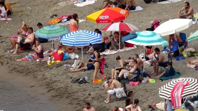 Vatandaşlar bayramda sahillere akın etti