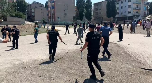 Yabancı uyruklu çocukların taş oyunu bıçaklı, taşlı kavgaya döndü: 2 yaralı, 7 gözaltı