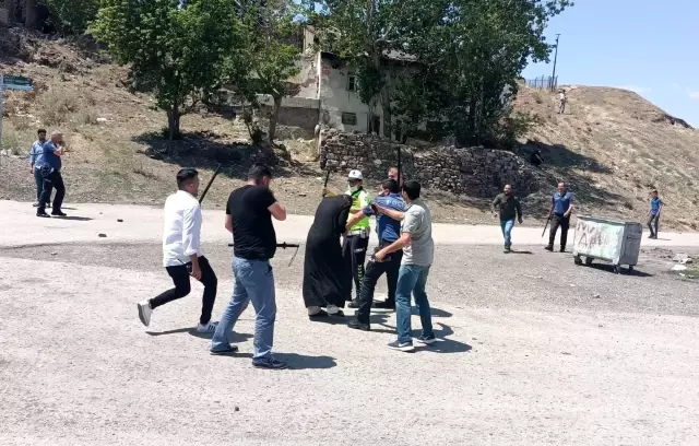 Yabancı uyruklu çocukların taş oyunu bıçaklı, taşlı kavgaya döndü: 2 yaralı, 7 gözaltı