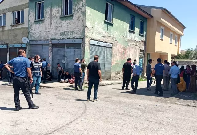 Yabancı uyruklu çocukların taş oyunu bıçaklı, taşlı kavgaya döndü: 2 yaralı, 7 gözaltı