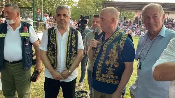 YAĞLI PEHLİVAN GÜREŞLERİ'NDE, AMERİKALI İŞ İNSANI 'AĞALIK UNVANI'NI DEVRALDI