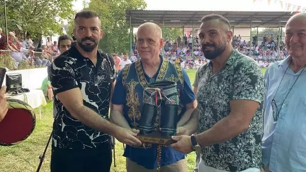 YAĞLI PEHLİVAN GÜREŞLERİ'NDE, AMERİKALI İŞ İNSANI 'AĞALIK UNVANI'NI DEVRALDI