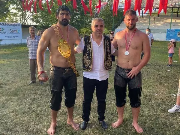 YAĞLI PEHLİVAN GÜREŞLERİ'NDE, AMERİKALI İŞ İNSANI 'AĞALIK UNVANI'NI DEVRALDI