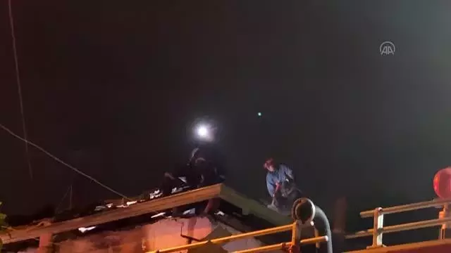 Yangın çıkan ahşap ev kullanılamaz hale geldi