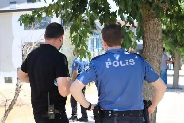 YOL KENARINDAKİ İNŞAAT ALANINDA ÖLÜ BULUNDU