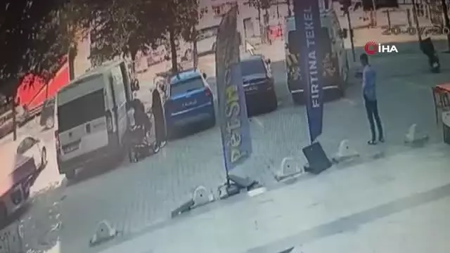 Yolun karşısına geçmeye çalışan çocuğa otomobil böyle çarptı
