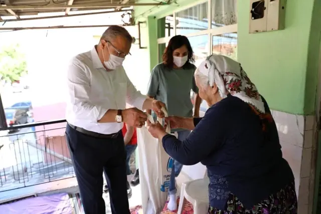 Yunusemre Belediyesi bayramda ihtiyaç sahiplerini unutmadı