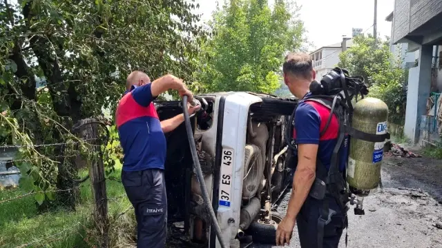 Zonguldak'ta 12 bin hindi yavrusu yangında telef oldu, bir otomobil kullanılamaz hale geldi