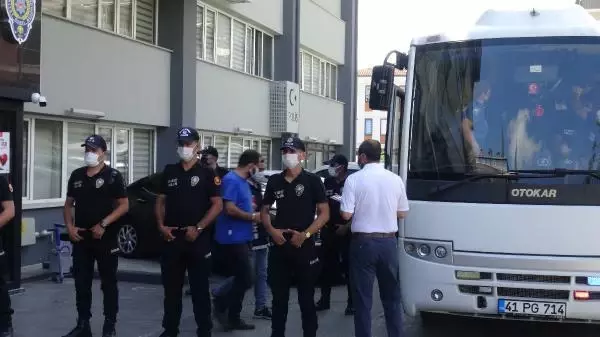 1 kişinin öldüğü 4 kişinin yaralandığı kavgada eski damat tutuklandı (3) 1 kişinin öldüğü 4 kişinin yaralandığı kavgada eski damat tutuklandı (3)