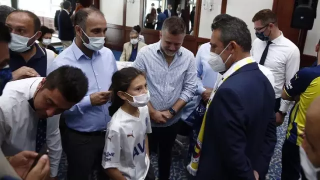 11 yaşındaki minik taraftarın isteği Başkan Ali Koç'u hayrete düşürdü 11 yaşındaki minik taraftarın isteği Başkan Ali Koç'u hayrete düşürdü