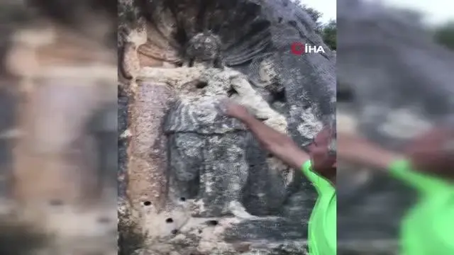 2 bin yıllık kültür mirası defineciler tarafından tahrip ediliyor