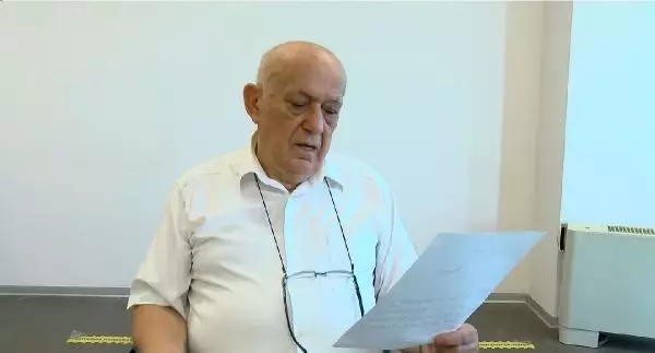 İSTANBUL-74'ÜNDE OSMANLICA ÖĞRENEN EMEKLİ ÖĞRETMENİN HEDEFİ TARİH DOKTORASI