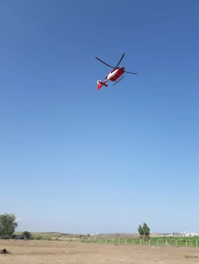 Adana'da ambulans helikopter denizde boğulma tehlikesi geçiren çocuk için havalandı