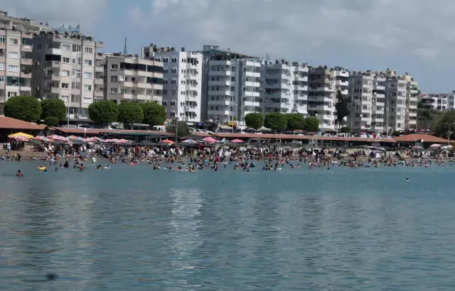 Adana sahillerinde bayram tatili yoğunluğu Adana sahillerinde bayram tatili yoğunluğu