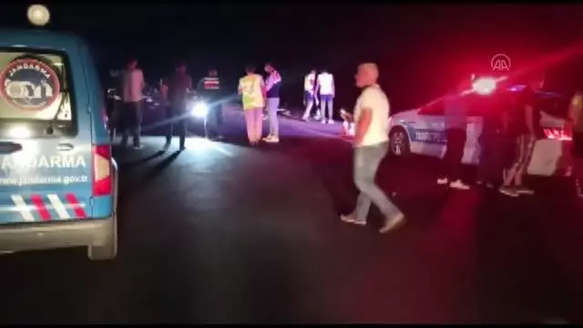 AFYONKARAHİSAR - 5 aracın karıştığı trafik kazasında 4 kişi yaşamını yitirdi