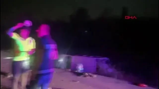 Afyonkarahisar'da 5 aracın karıştığı kazada 2'si çocuk 4 ölü, 2 yaralı