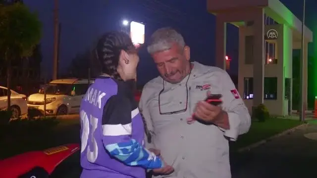 AFYONKARAHİSAR - Dünya Kadınlar Motokros Şampiyonası'nda Türkiye'yi temsil edecek Yıldırım, sanatçı İrem Derici'yle buluştu