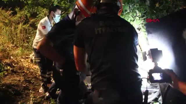 AĞACA ÇARPIP, İKİYE KATLANAN OTOMOBİLDE SIKIŞAN SÜRÜCÜ AĞIR YARALANDI AĞACA ÇARPIP, İKİYE KATLANAN OTOMOBİLDE SIKIŞAN SÜRÜCÜ AĞIR YARALANDI