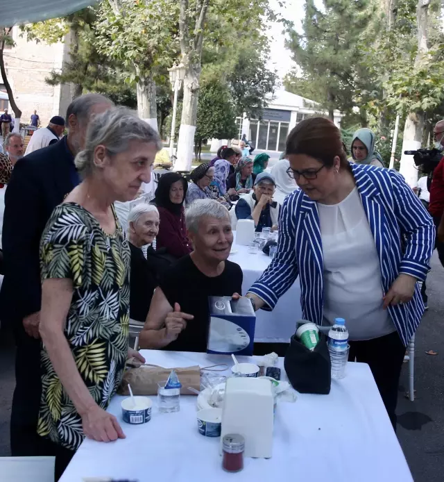 Son dakika gündem: Bakan Yanık, Darülaceze sakinleriyle bayramlaştı