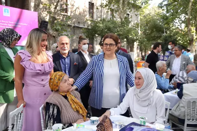 Son dakika gündem: Bakan Yanık, Darülaceze sakinleriyle bayramlaştı