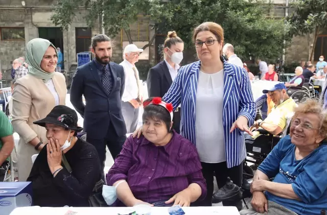 Son dakika gündem: Bakan Yanık, Darülaceze sakinleriyle bayramlaştı