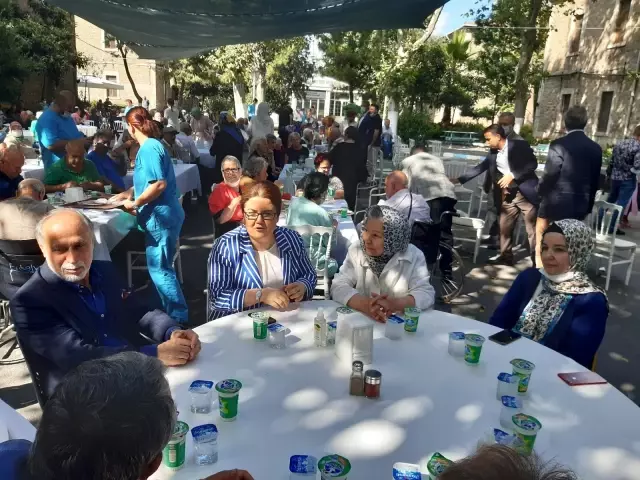 Aile ve Sosyal Hizmetler Bakanı Derya Yanık'tan Darülaceze'ye ziyaret
