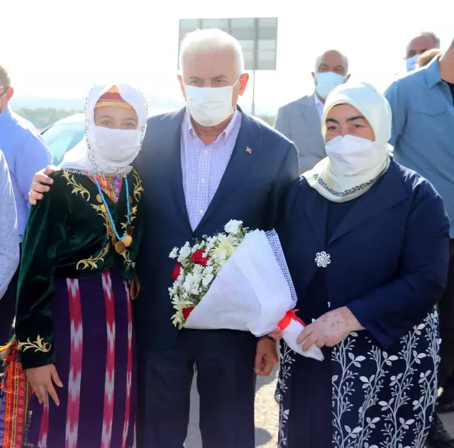 Binali Yıldırım: 'Bu bulvardan Paris'te bile yok' Binali Yıldırım: 'Bu bulvardan Paris'te bile yok'