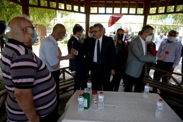 KAHRAMANMARAŞ - AK Parti Grup Başkanvekili Ünal, huzurevini ziyaret etti
