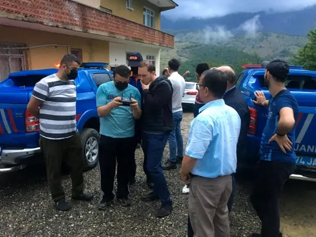 Gökyüzünden alev topu düştüğünü gören köylülerin ihbarı üzerine yapılan aramada bir ize rastlanmadı Gökyüzünden alev topu düştüğünü gören köylülerin ihbarı üzerine yapılan aramada bir ize rastlanmadı