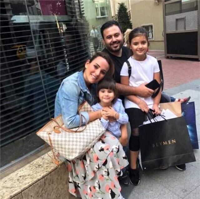 Alişan'ın yakın arkadaşı Demet Akalın, Selçuk Tektaş'ın cenazesine katılmadı, alerji olduğu öne sürüldü Alişan'ın yakın arkadaşı Demet Akalın, Selçuk Tektaş'ın cenazesine katılmadı, alerji olduğu öne sürüldü