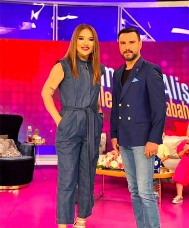 Alişan'ın yakın arkadaşı Demet Akalın, Selçuk Tektaş'ın cenazesine katılmadı, alerji olduğu öne sürüldü Alişan'ın yakın arkadaşı Demet Akalın, Selçuk Tektaş'ın cenazesine katılmadı, alerji olduğu öne sürüldü