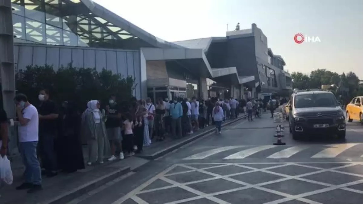 Alışveriş merkezlerinde bayram günü turist yoğunluğu