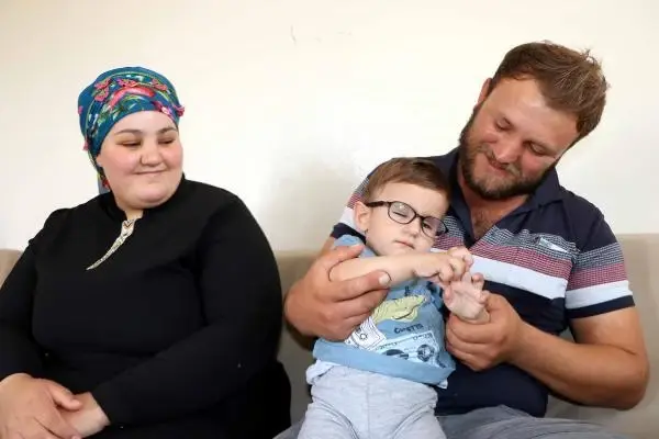 AMELİYAT PARASI DOLANDIRILAN MİRAÇ BEBEĞİN GÖZLERİ AÇILDI, AİLESİ ÇİFTE BAYRAM YAŞADI
